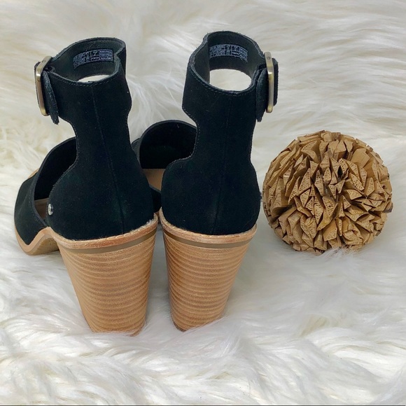 UGG Aja Strap Sandal - Picture 6 of 7